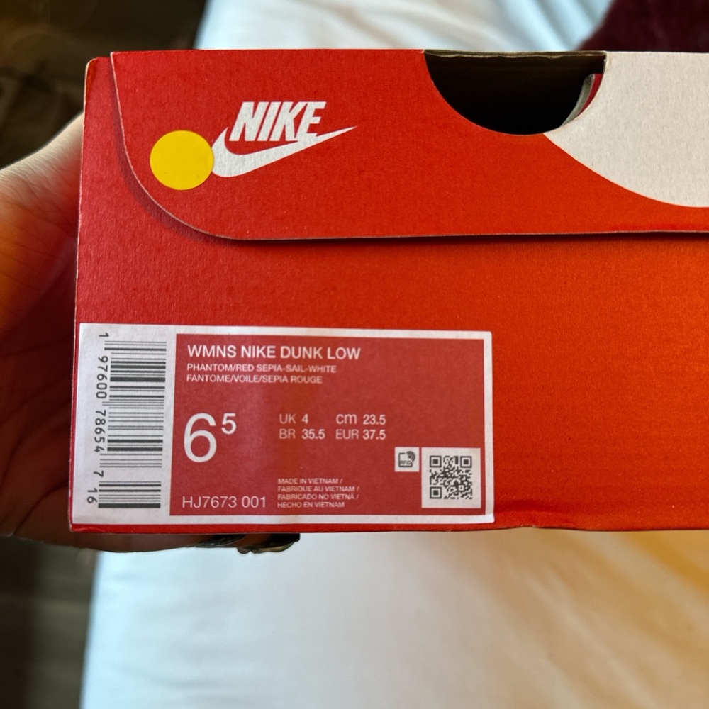 Nike Dunk Low Box - Red and White